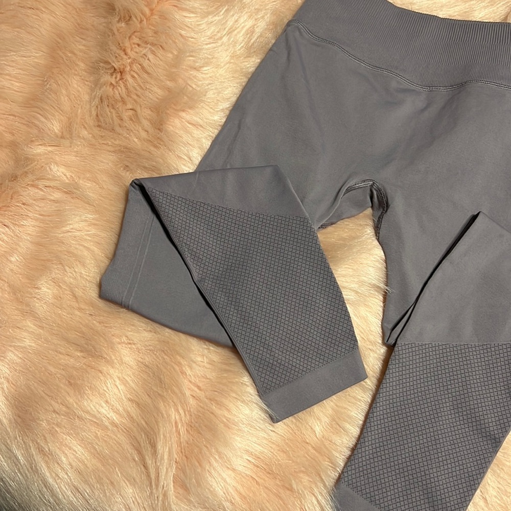 Lululemon Yoga leggings Ebb to Street Tight Frosted Mulberry size 4 - Picture 9 of 13
